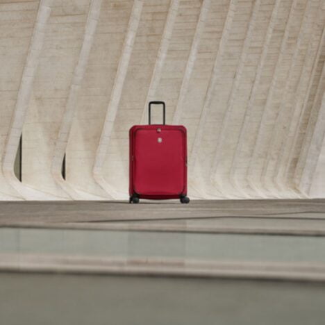 מזוודת Connex גדולה אדומה ויקטורינוקס