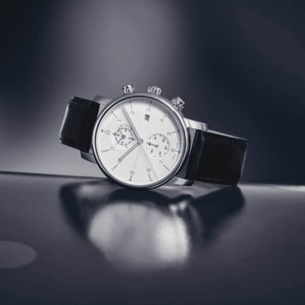 שעון Urban Classic Chrono לוח לבן רצועת עור שחורה 42 מ"מ