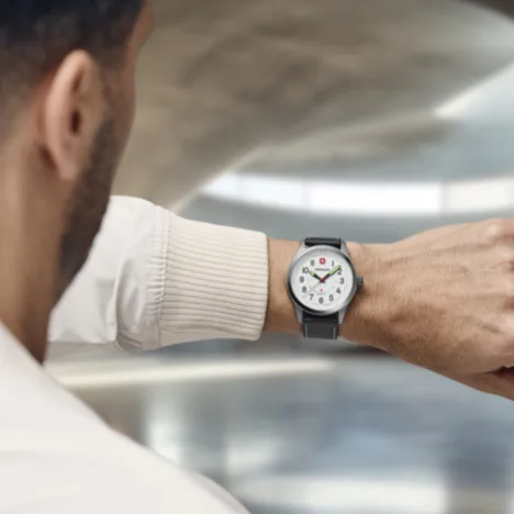 שעון Terragraph רצועת עור שחורה לוח לבן מסגרת מושחרת 43 מ