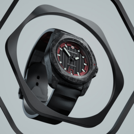 סט שעון I.N.O.X אוטומטי קרבון ואולר במהדורה מוגבלת